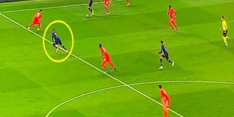 Quy trình phối hợp giữa trọng tài chính và trợ lý để xác định bị phạt